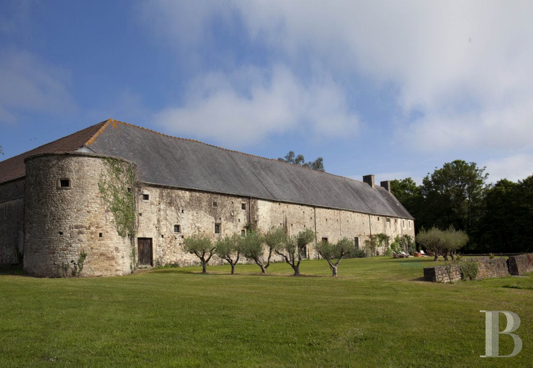 A chateau embodying a range of centuries in the Cotentin, to the south of Valognes - photo  n°3